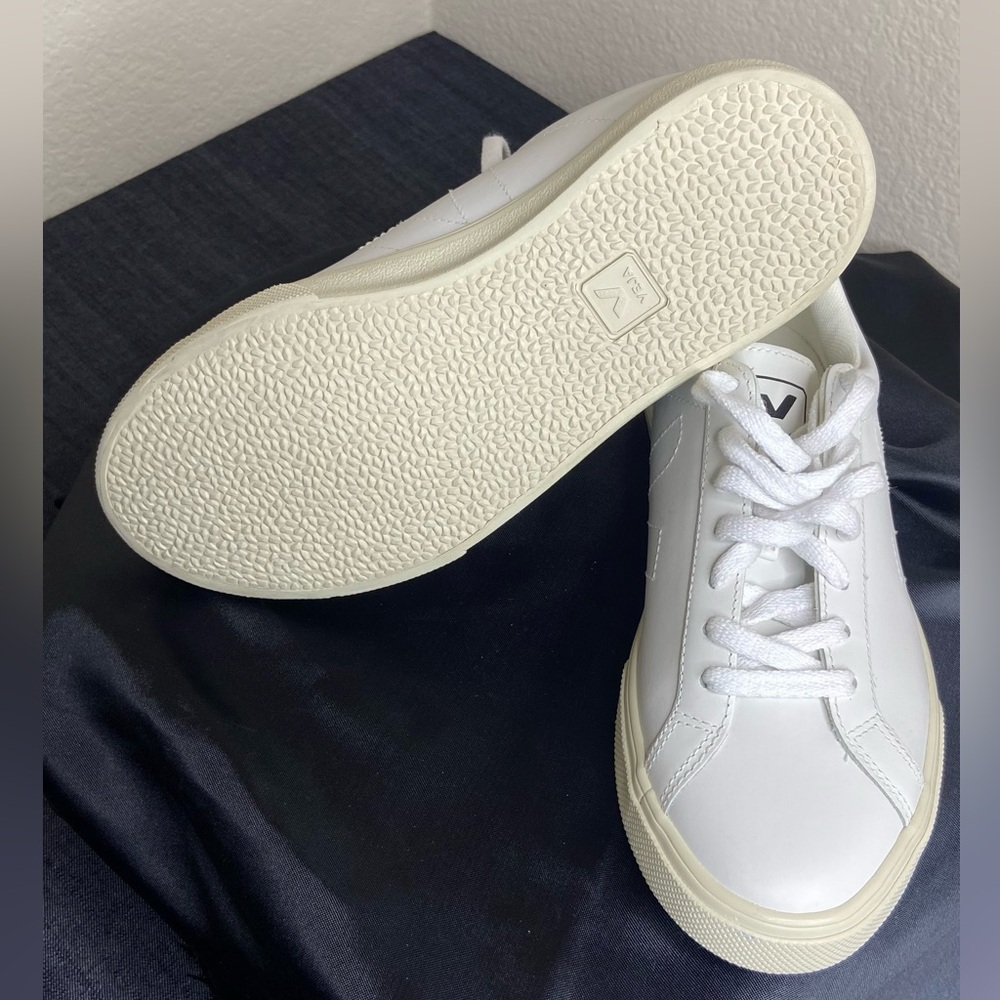 VEJA-Woman’s Sz 6 - Picture 7 of 9